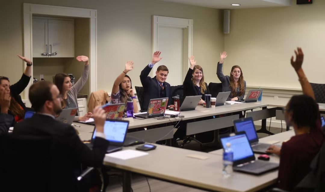 你的申请材料,招生官到底怎么看?揭秘美国大学录取审核全流程(图2) 你的申请材料,招生官到底怎么看?揭秘美国大学录取审核全流程(图2)